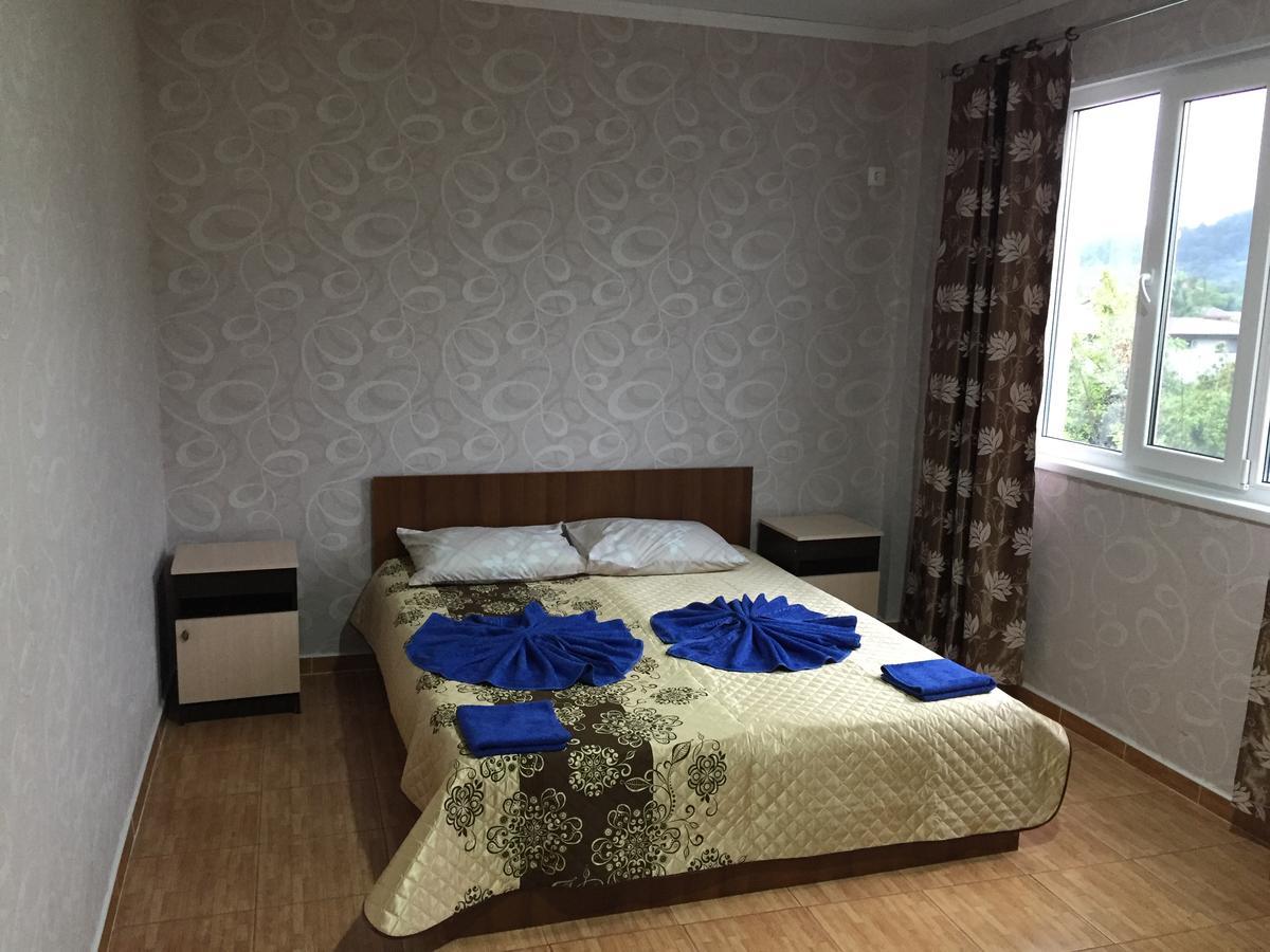 Dionisy Guest House Πιτσούντα Εξωτερικό φωτογραφία