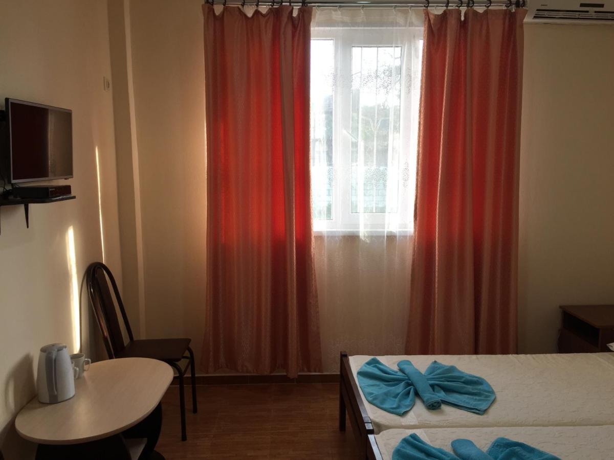 Dionisy Guest House Πιτσούντα Εξωτερικό φωτογραφία